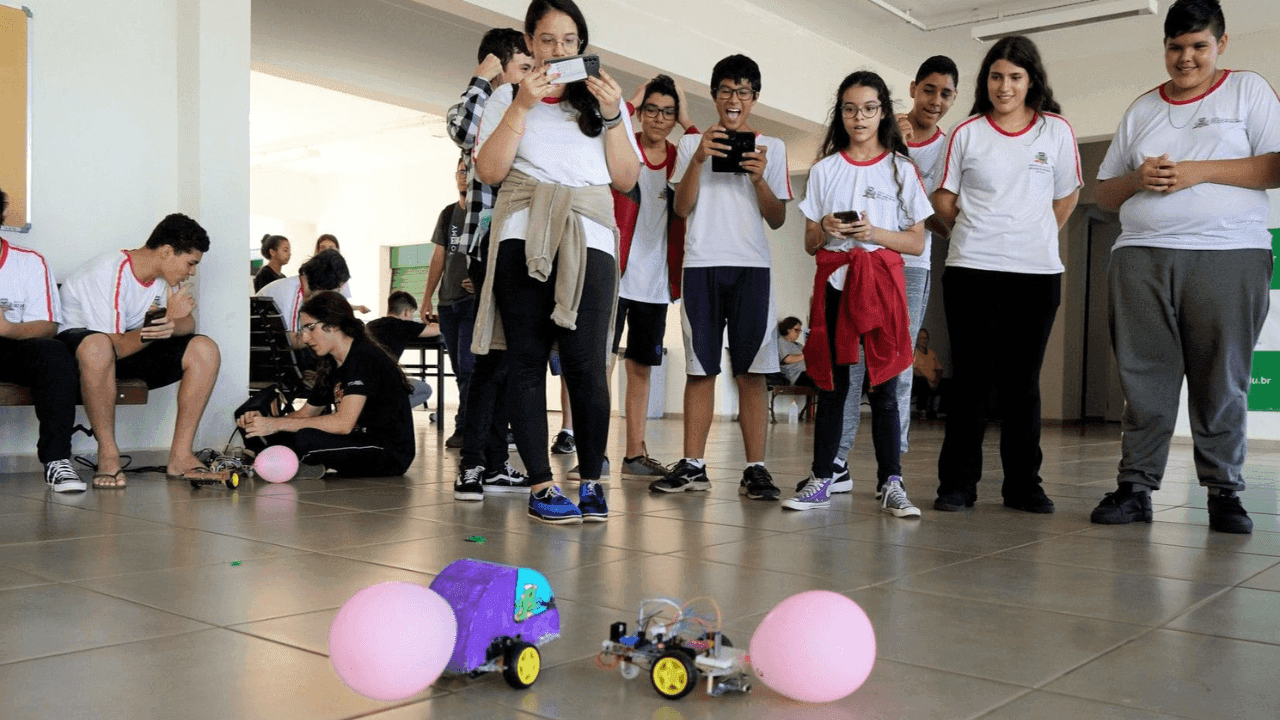 Secretaria de Educação e Instituto Federal retomam aulas de robótica